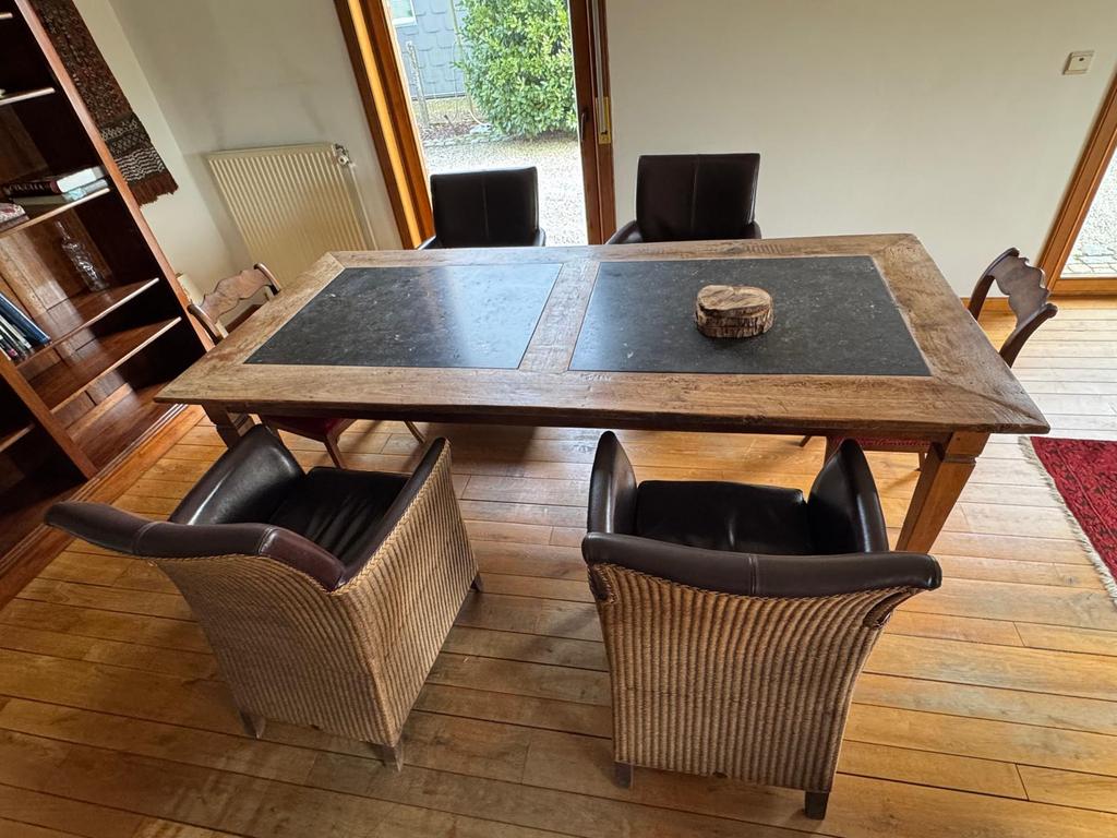 Zeer mooie tafel met blauwe steen graniet, Ophalen, Zo goed als nieuw, Vijf personen of meer, Rechthoekig