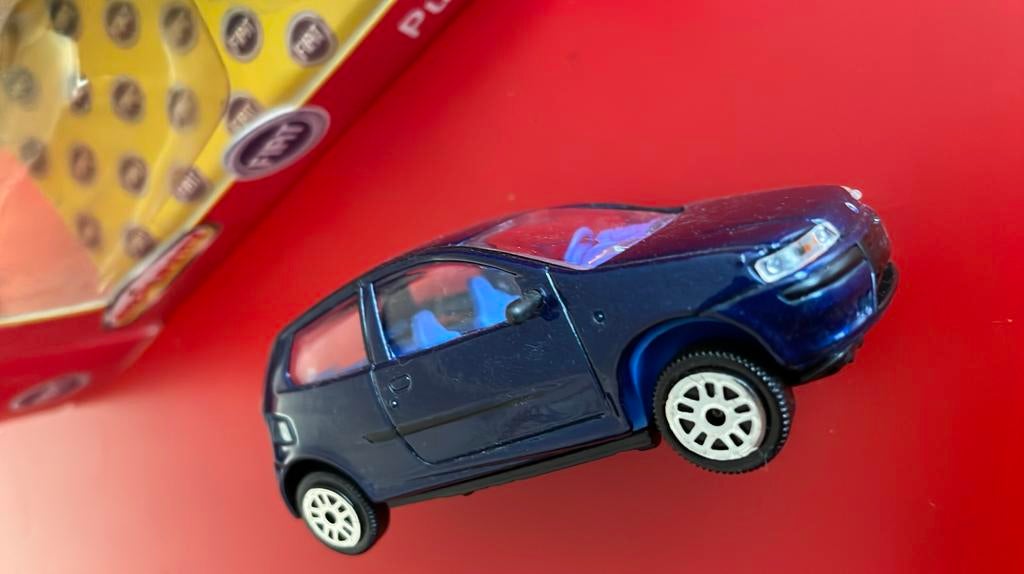 Fiat Punto dans une boîte Echelle 1:43 Majorette, Enlèvement ou Envoi, Comme neuf, Voiture, Autres marques
