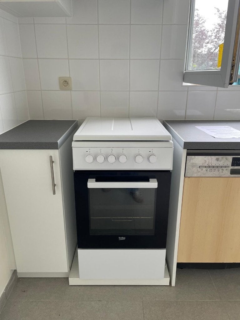 electrisch fornuis, Elektronische apparatuur, Ophalen, 4 kookzones, Zo goed als nieuw, Energieklasse A of zuiniger