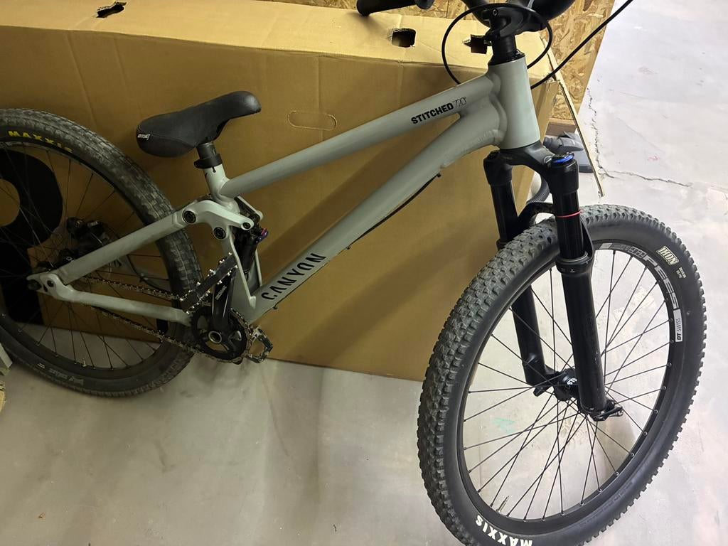 Stiched 720 dirt J full, Fietsen en Brommers, Fietsen | Crossfietsen en BMX, Ophalen, Zo goed als nieuw