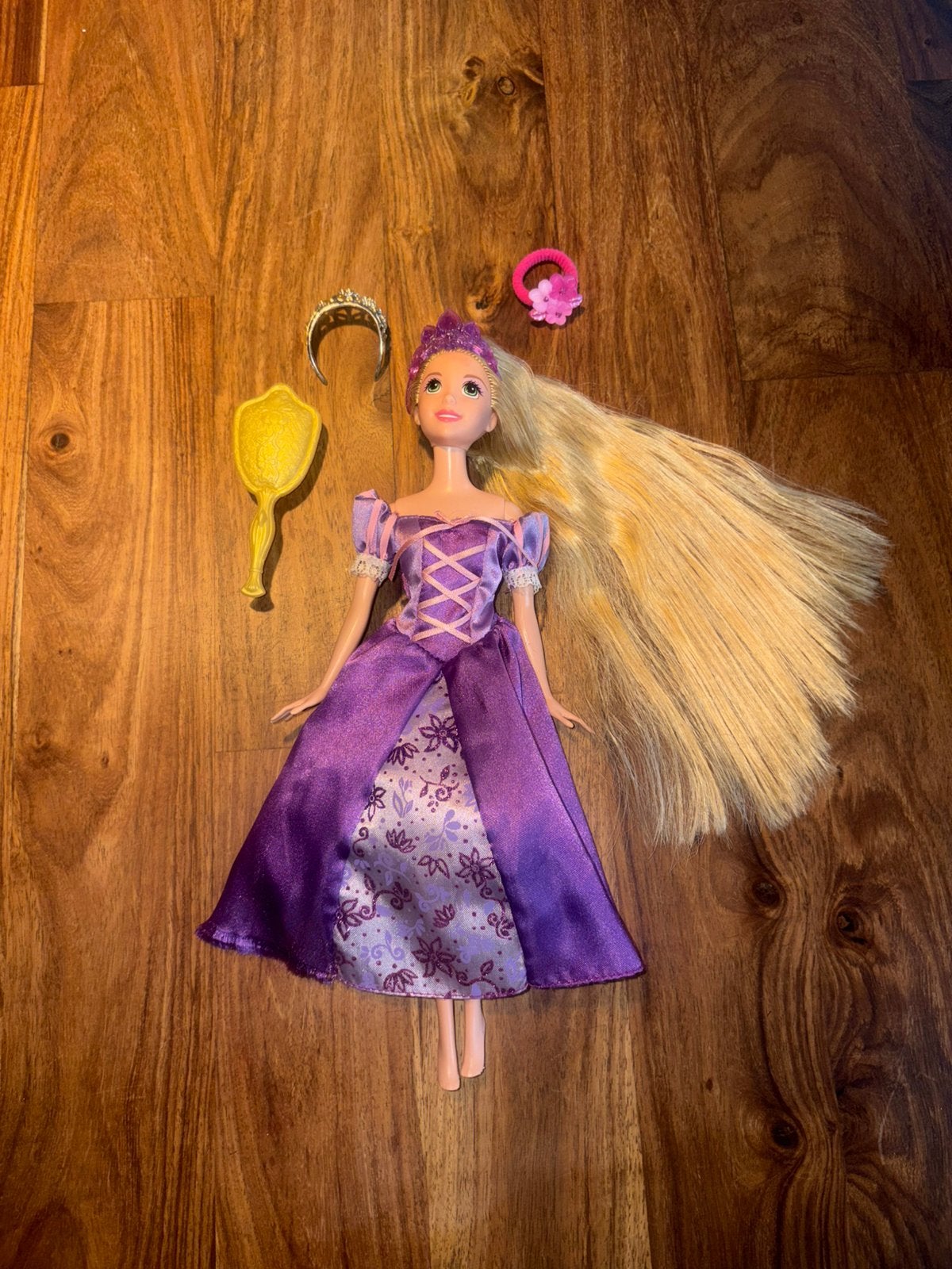 Barbie / Mattel Rapunzel met accessoires., Ophalen of Verzenden, Gebruikt, Barbie
