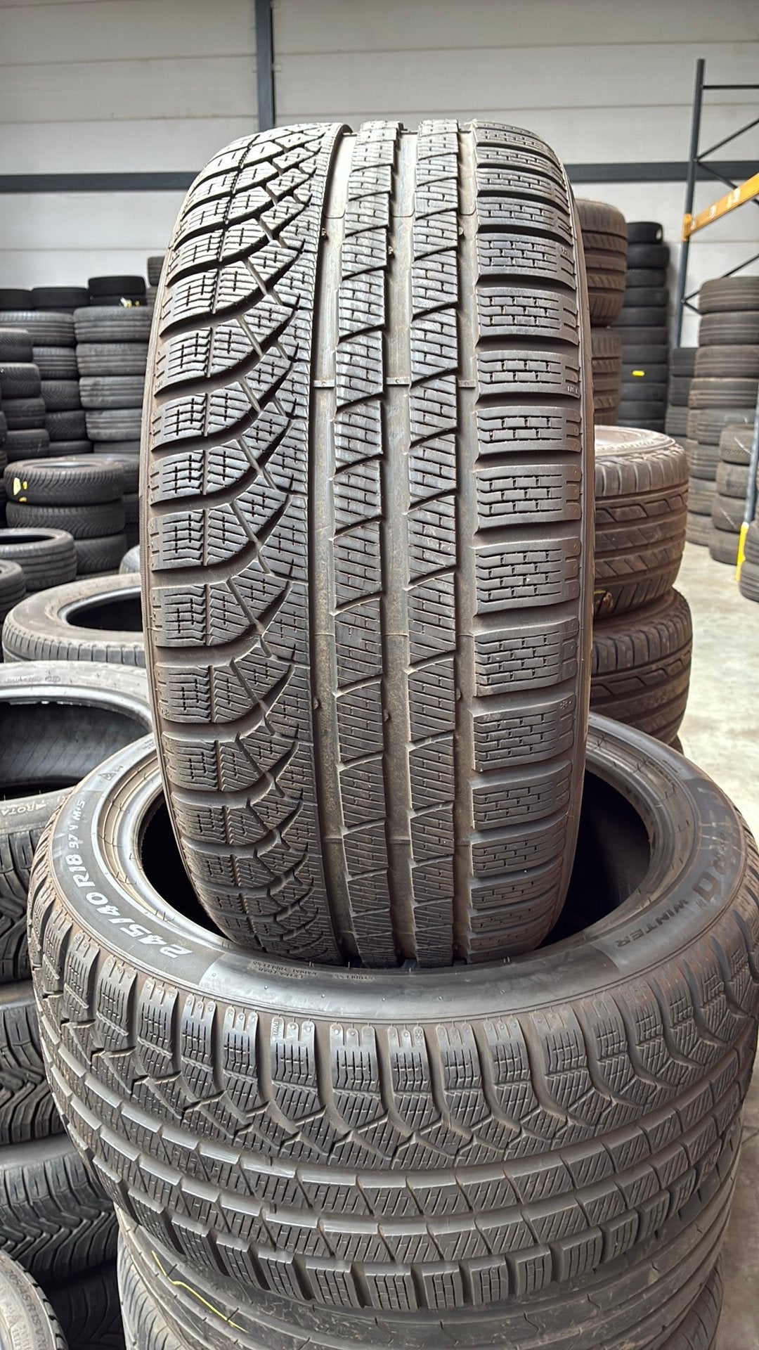 Pneus d'hiver 2454018 245/40/18 245/40R18 marque Pirelli, Enlèvement