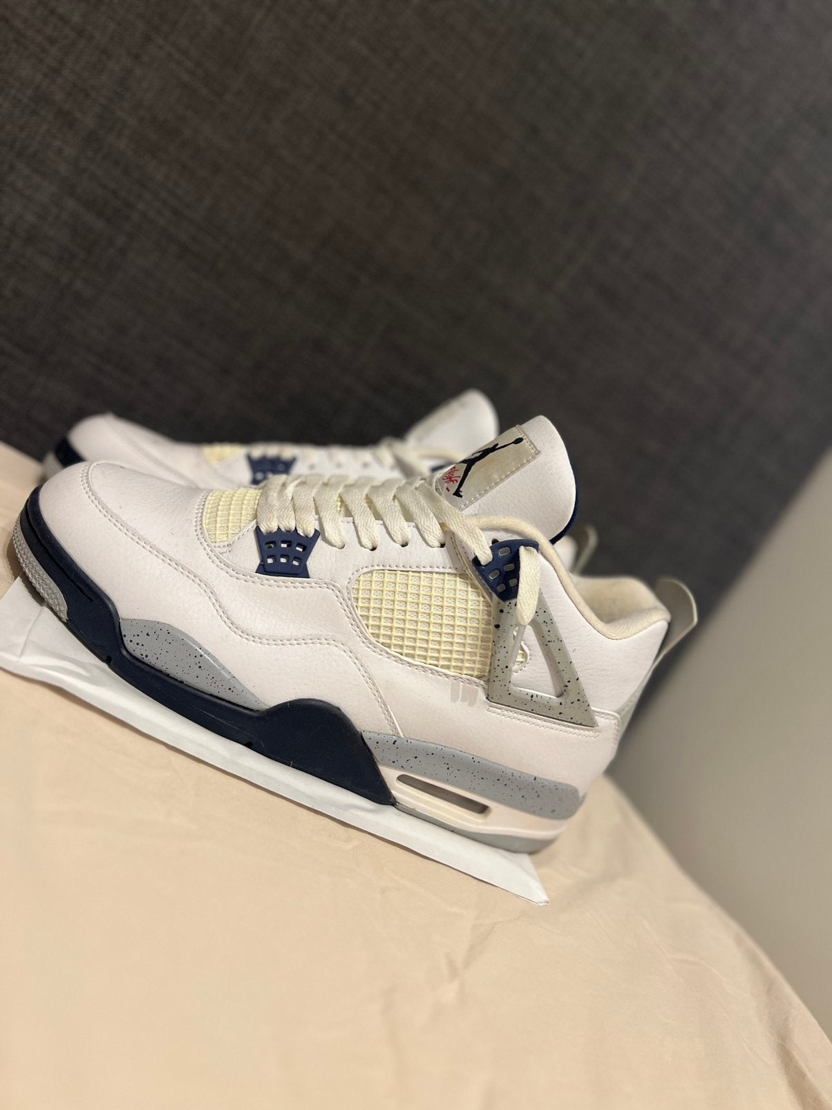 Jordan 4 bleu marine rétro, Neuf, Enlèvement, Blanc, Baskets