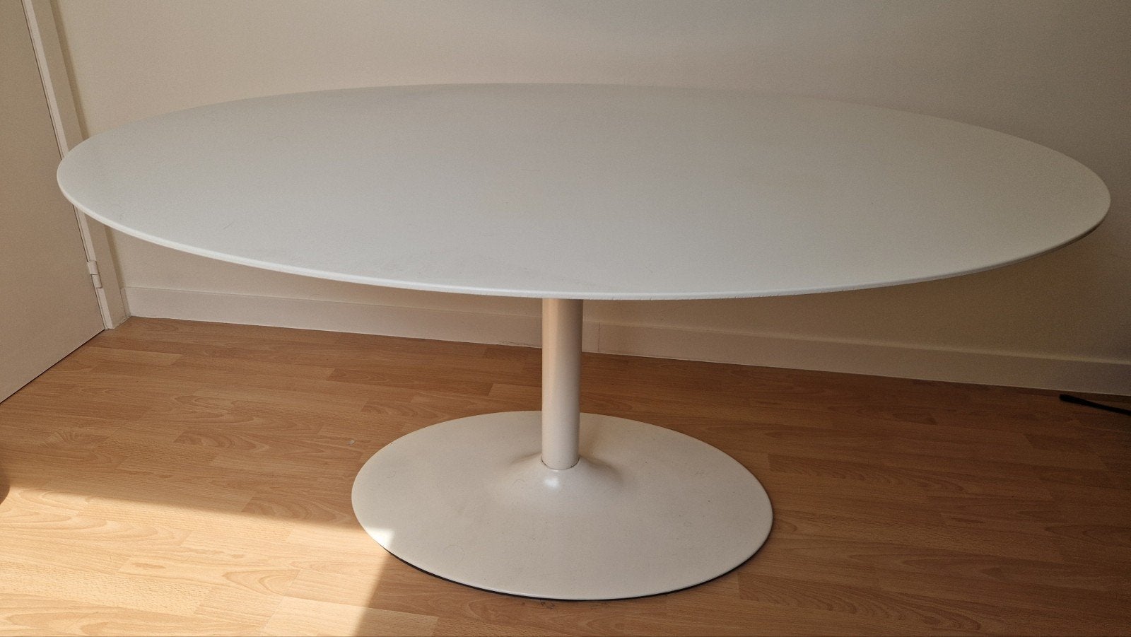 ovale witte tafel tulpentafel bureautafel, Ophalen