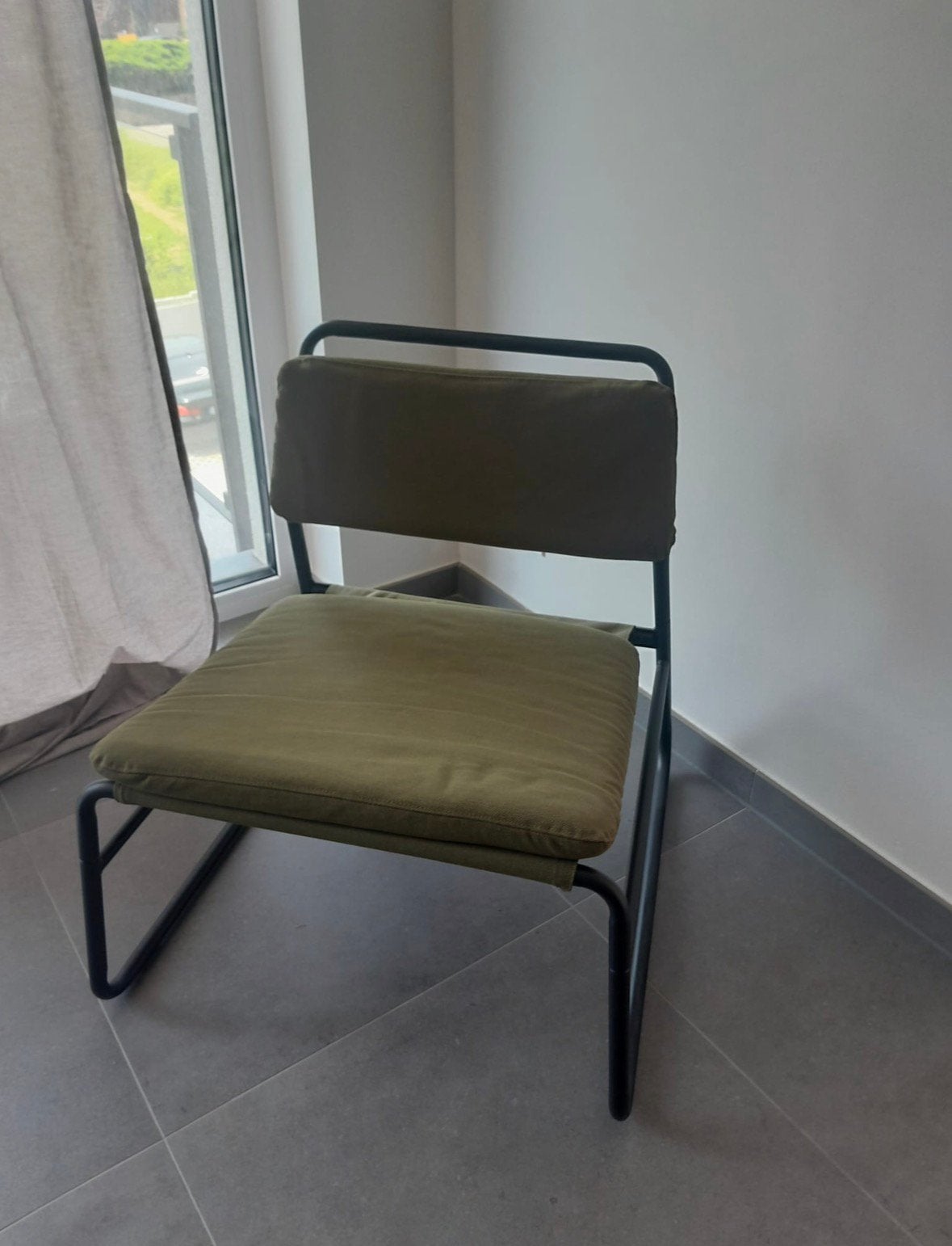 Fauteuil lounge structure métal noir & coussins vert kaki, Maison & Meubles, Chaises, Comme neuf, Une, Métal, Autres couleurs