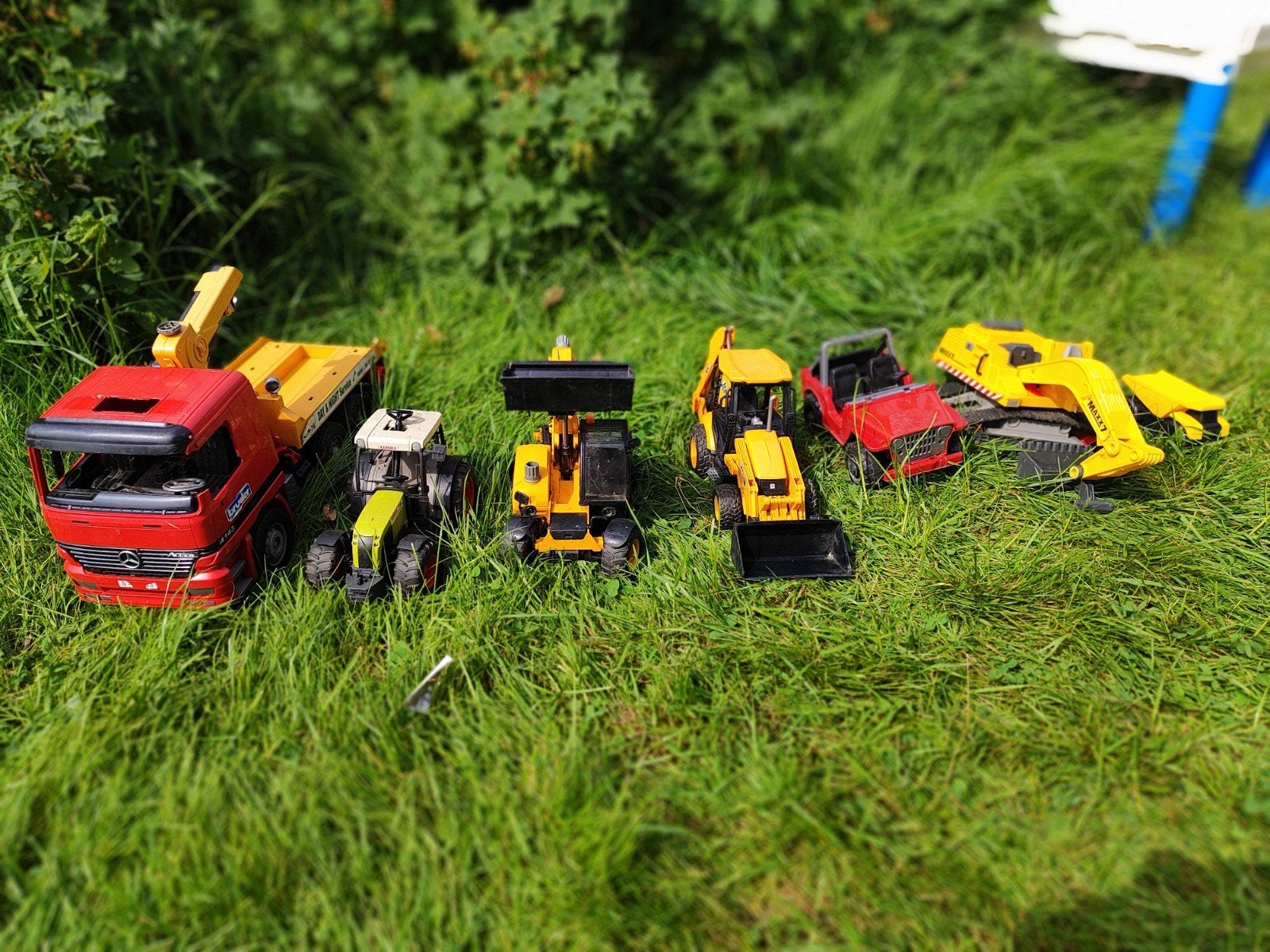 Lot de 8 camion tracteur tractopelle hélicoptère