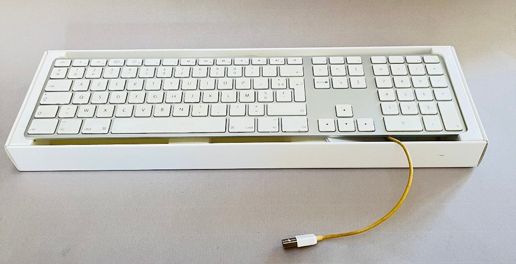 Clavier Apple A1243 AZERTY (clavier original) qui fonctionne, Informatique & Logiciels, Enlèvement ou Envoi, Azerty, Utilisé, Apple