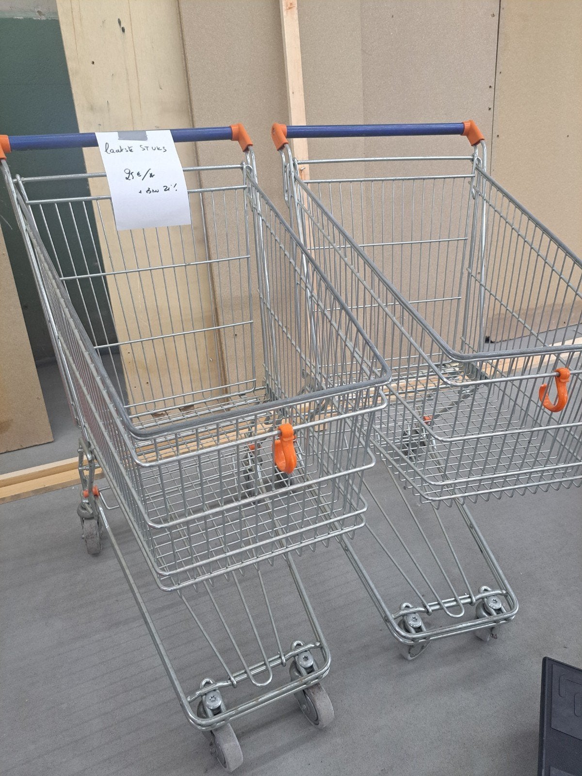 Middelgrote winkelkarren aan 25 euro excl btw, Ophalen