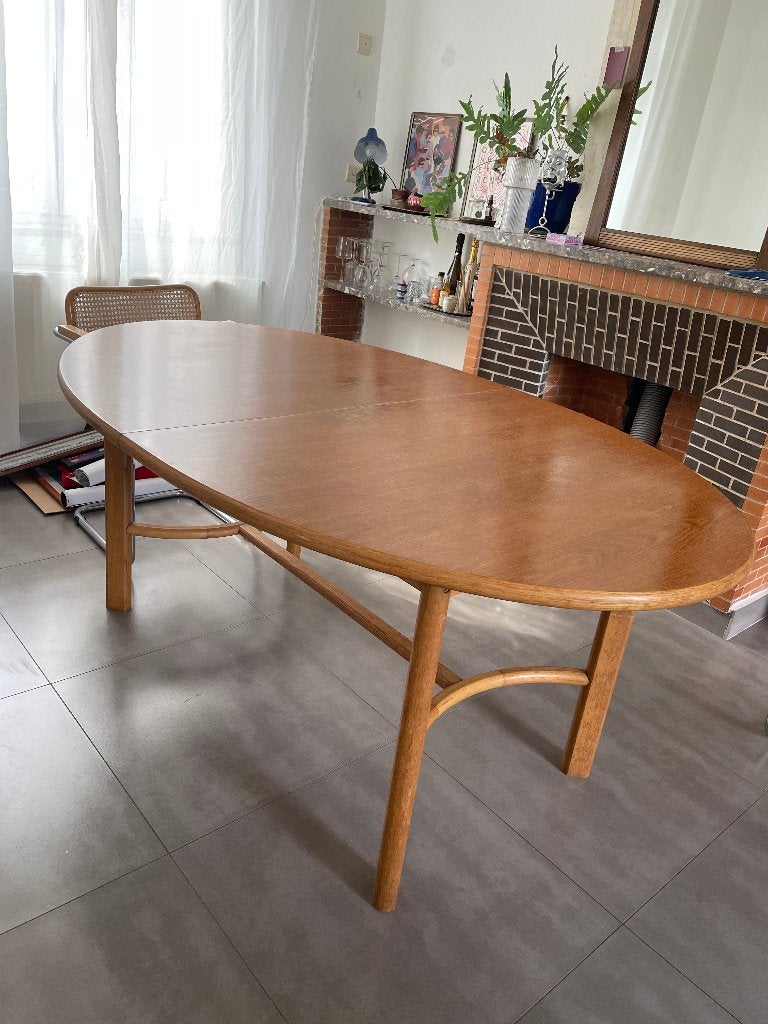 Table à manger ovale en bois massif, Maison & Meubles, 150 à 200 cm, Cinq personnes ou plus, Comme neuf, 100 à 150 cm