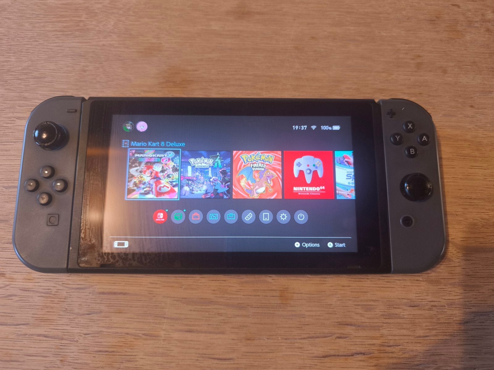 Nintendo Switch V1 unpatched (XAJ700...) + travel case, Games en Spelcomputers, Spelcomputers | Nintendo Switch, Ophalen, Zo goed als nieuw