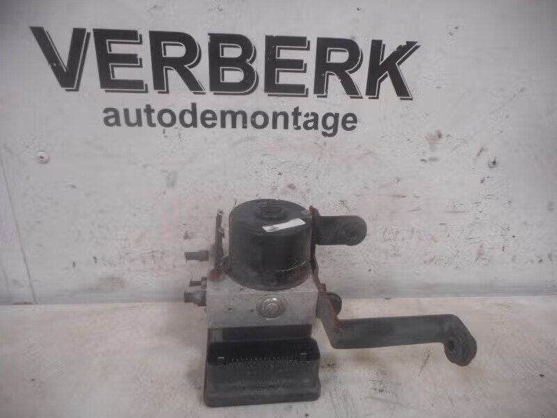 ABS POMP Ford Focus 2 (01-2004/09-2012) (6m5y-2c405-ab), Enlèvement ou Envoi, Henry-Ford-Straße 1 50735 Köln, DE, Ford-Werke GmbH