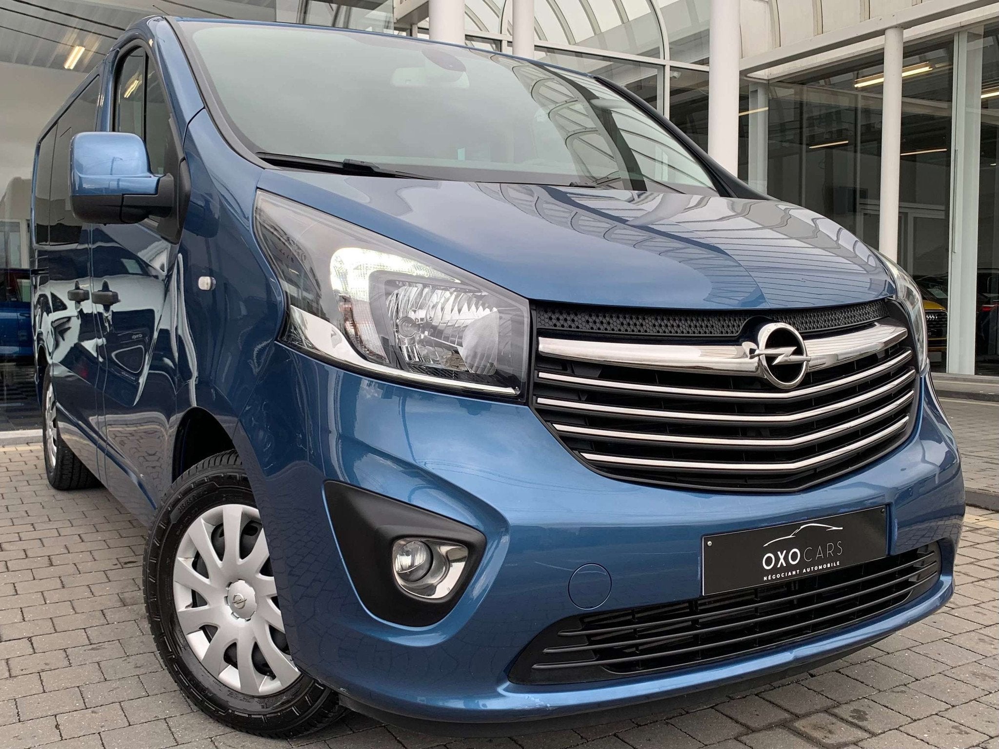 Opel Vivaro TPMR 1.6CDTI 125CV / LIFT - ELEVATEUR / Transpor, Autos, Achat, Vivaro, Entreprise, Boîte manuelle