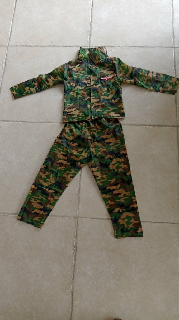 Verkleedpakje_leger (maat 110), Kinderen en Baby's, Carnavalskleding en Verkleedspullen, Ophalen