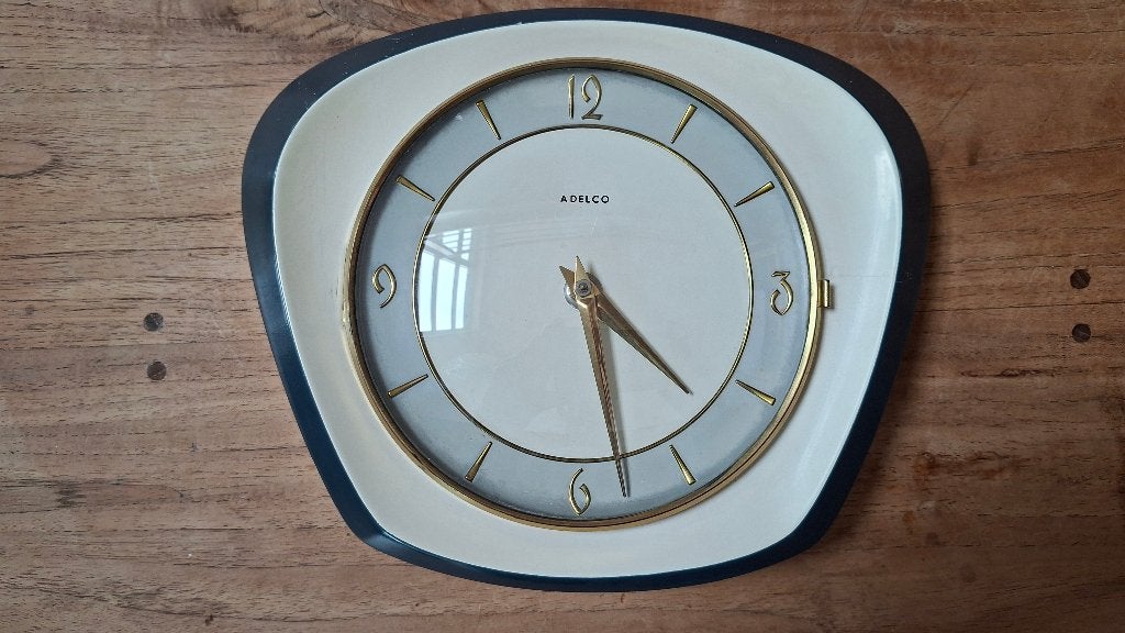 Vintage keuken klok Adelco, Huis en Inrichting, Vintage, Analoog, Ophalen of Verzenden, Beige