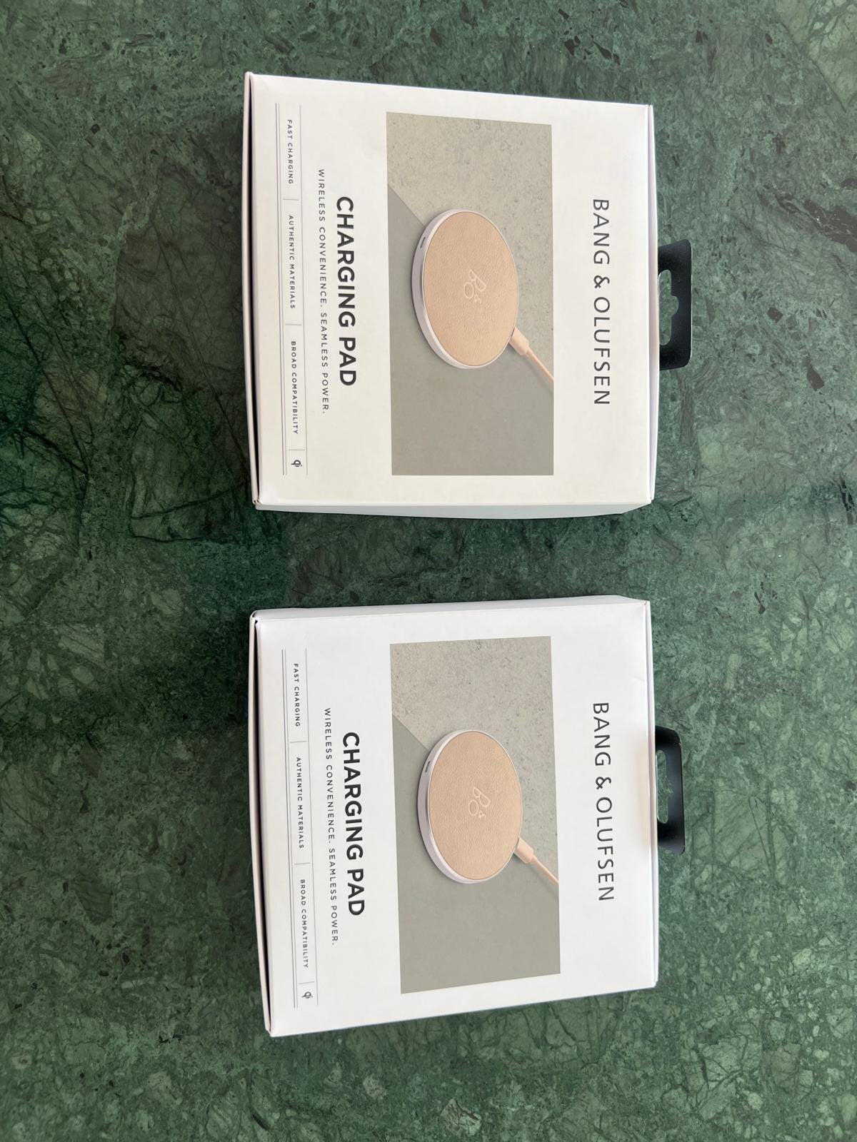 2xBang &Olufsen Wireless Charging Pad Luxe Draadloze Oplader, Enlèvement, Neuf