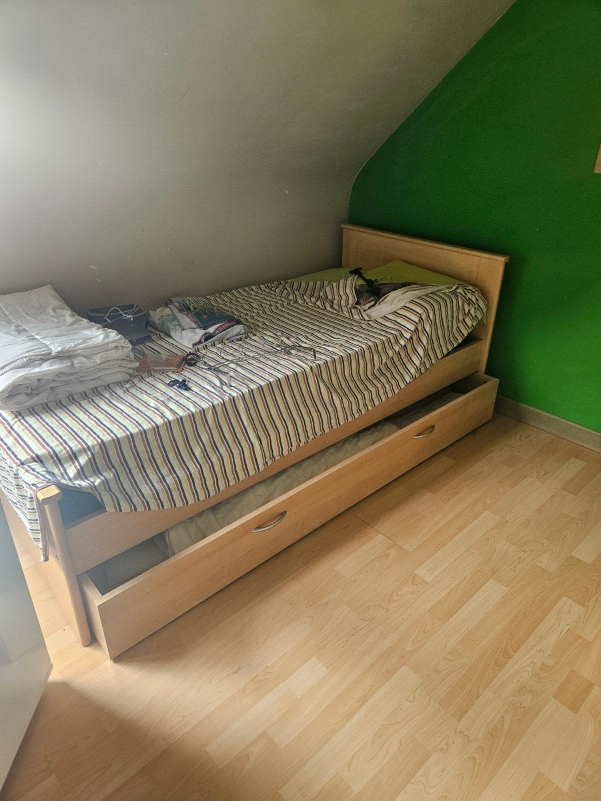 eenpersoonsbed en bureau gratis afhalen., Enlèvement