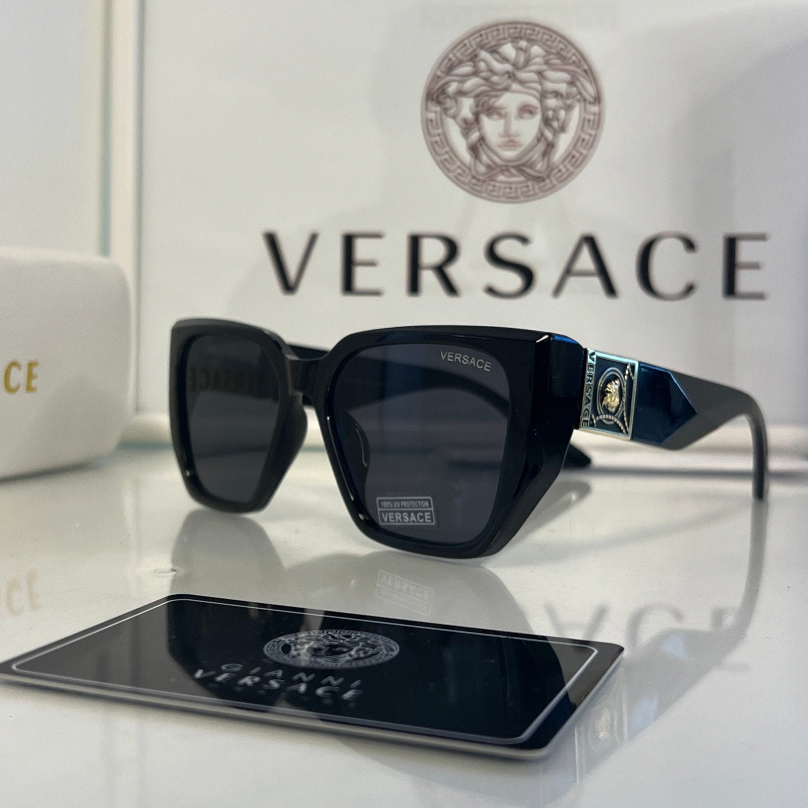 lunettes de soleil femme versace, Enlèvement ou Envoi, Comme neuf, Lunettes