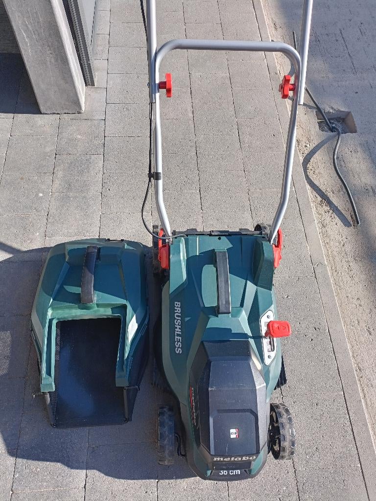 METABO accu-grasmaaier + accu-grasschaar + steel, Tuin en Terras, Ophalen, Cirkelmaaier, Zo goed als nieuw, 30 t/m 39 cm