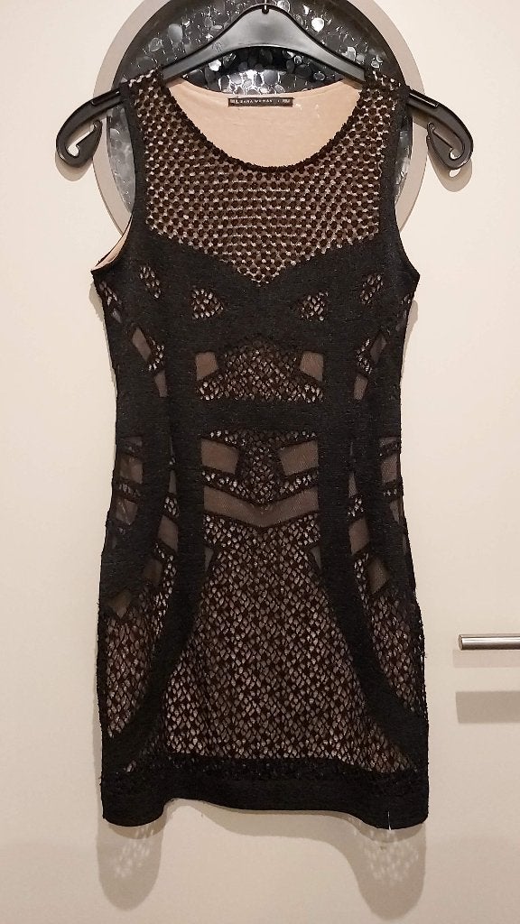 Zwarte kant jurk van Zara Woman, maat M, nog nieuw, Kleding | Dames, Maat 38/40 (M), Zwart, Nieuw, Ophalen of Verzenden