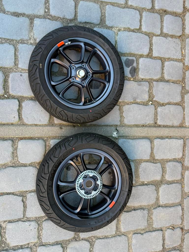 Velgen met banden Vespa GTS Supersport nieuw, Motoren, Ophalen