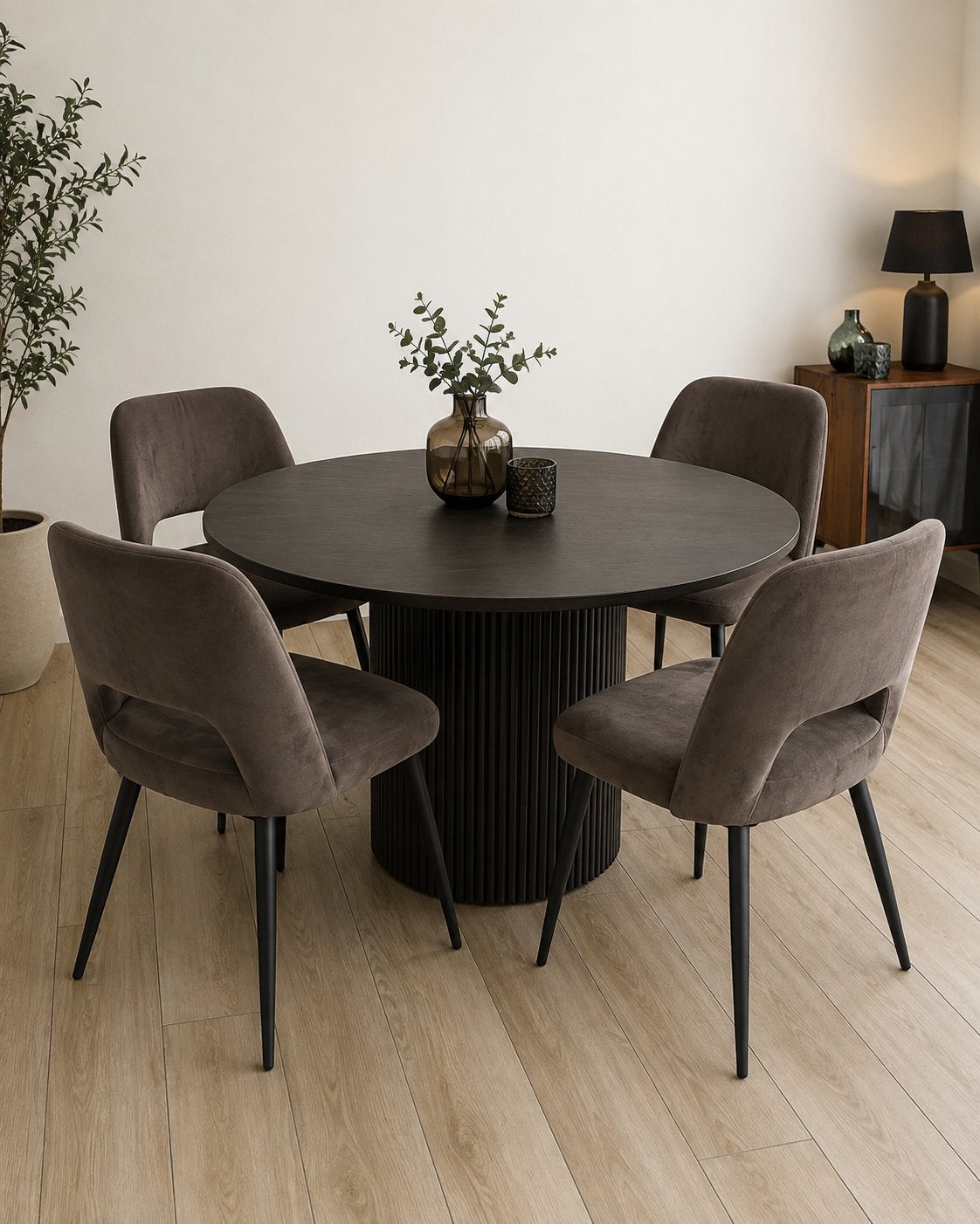 Set van 4 moderne eetkamerstoelen, Ophalen, Zo goed als nieuw