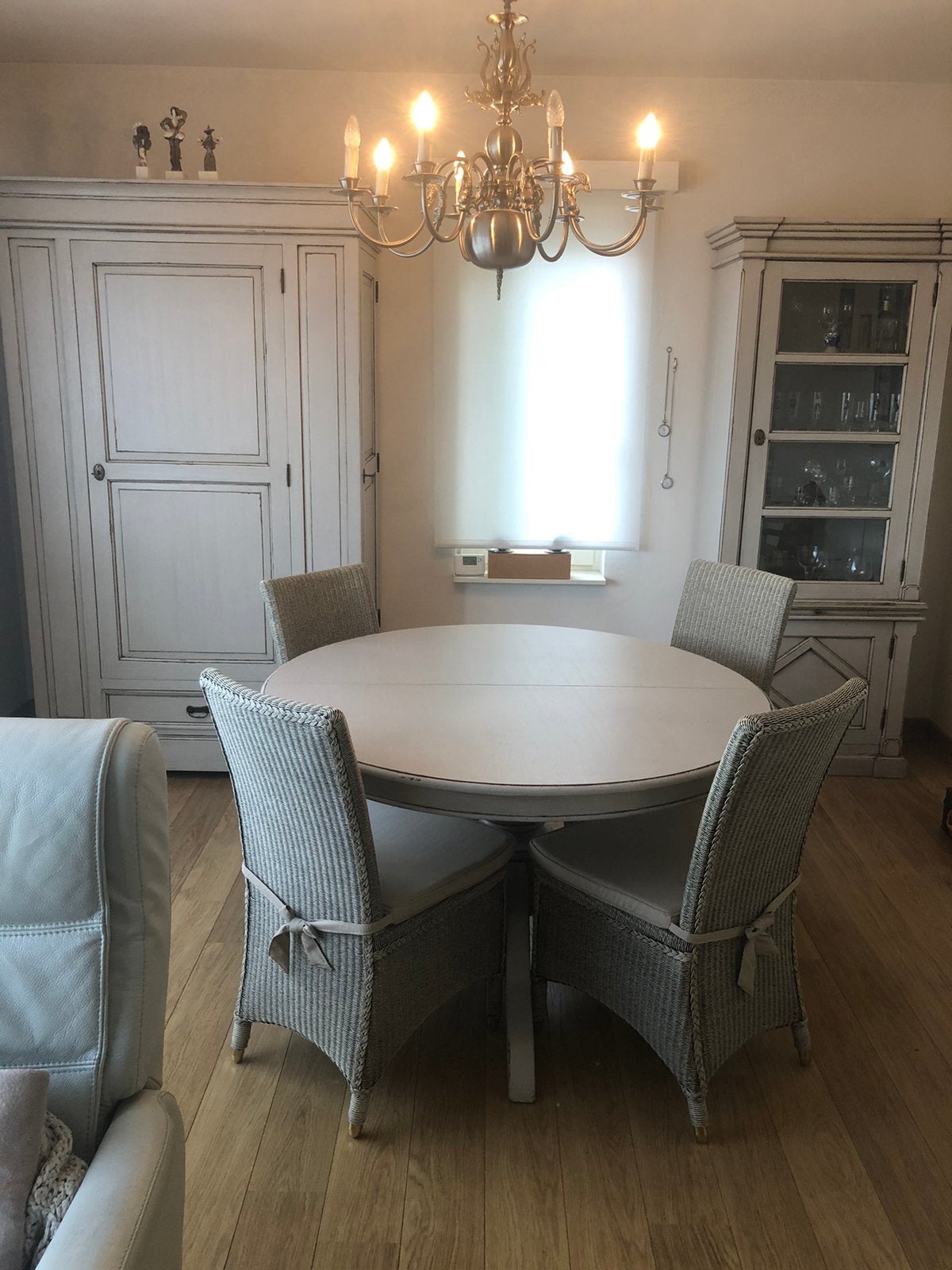 eetkamer in wit hout, Huis en Inrichting, Complete eetkamers, Zo goed als nieuw, 4 tot 6 stoelen, Ophalen