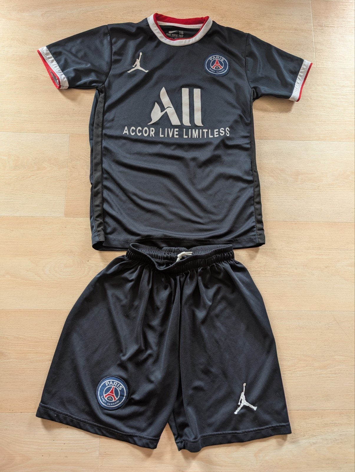 Vareuse et short taille 14 ans, Sports & Fitness, Football, Comme neuf, Maillot