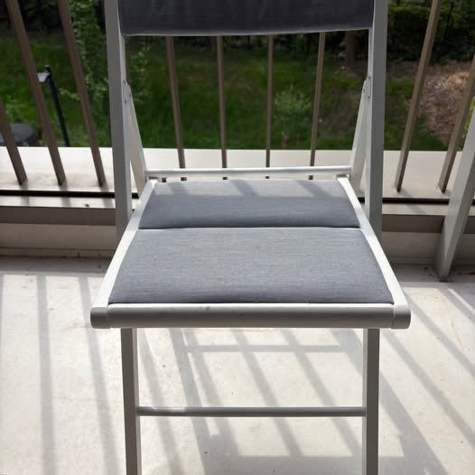 4 chaises pliantes FROSVI blanc et gris clair, Maison & Meubles, Chaises, Gris, Comme neuf, Enlèvement, Bois