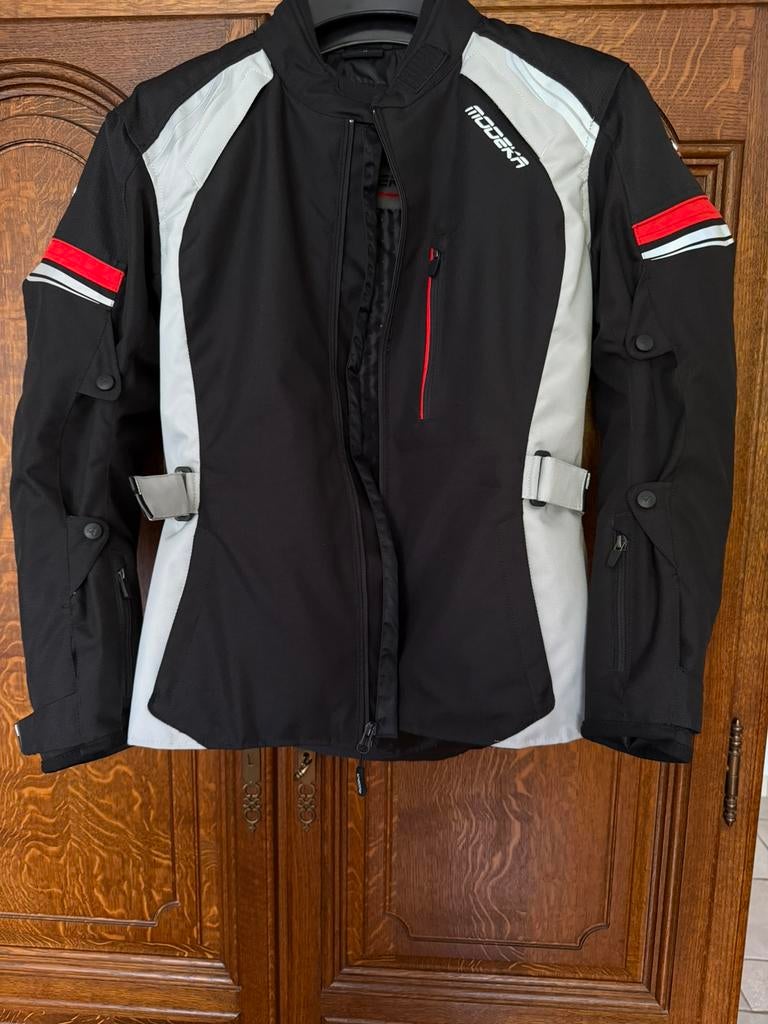 Veste et pantalon moto noir gris et rouge pour femme, Motos, Enlèvement, Neuf, avec ticket, Femmes, Ensemble