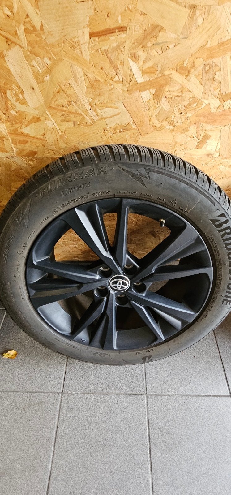 Pneus et jantes toyota  d'origine 18 pouces hiver, Autos : Pièces & Accessoires, Enlèvement, Autre, Autre, Pneu(s)