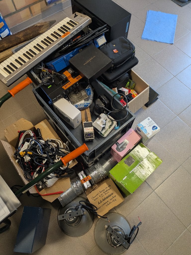 Groot lot aan rommelmarkt spullen, Enlèvement, Utilisé