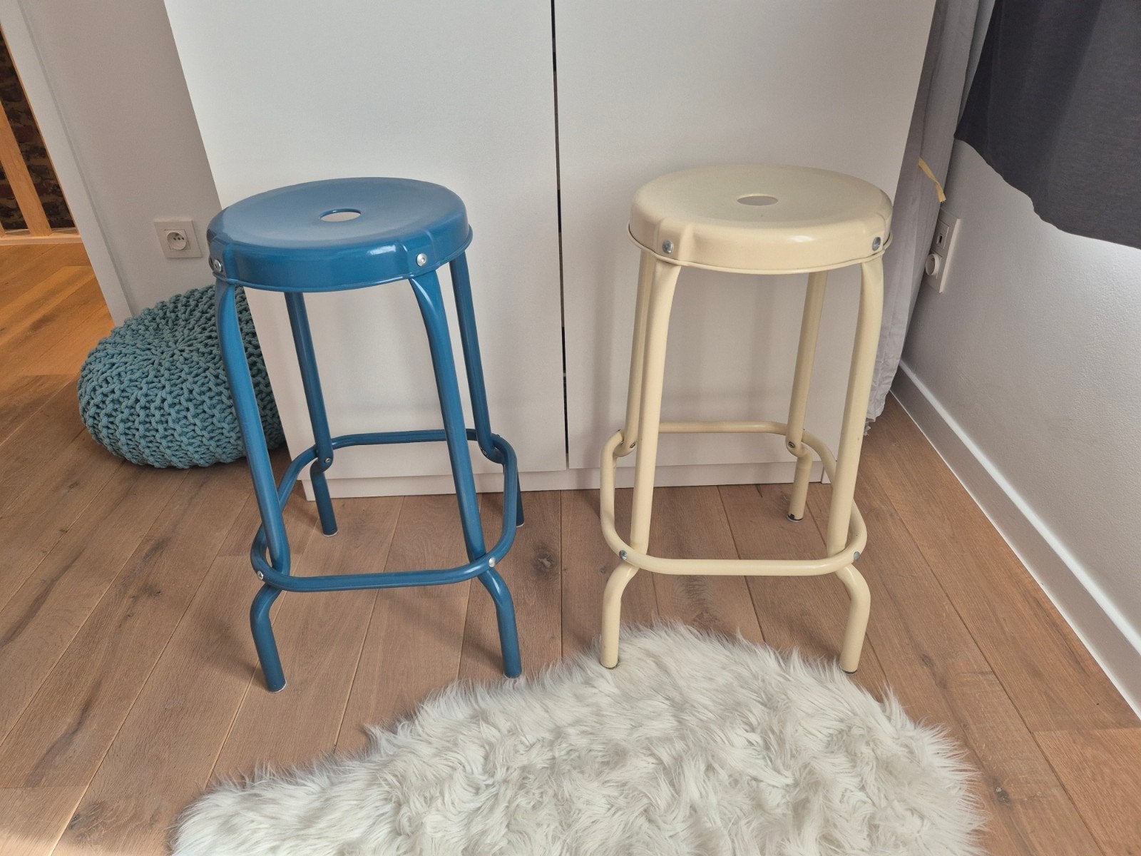 Tabouret Ikea Raskog - bleu et crème, Avec repose-pieds, 2 tabourets, Enlèvement, Utilisé