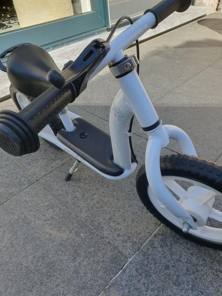 kinderfiets, stepfiets disney hello kitty in nieuwstaat, Fietsen en Brommers, Ophalen, Zo goed als nieuw