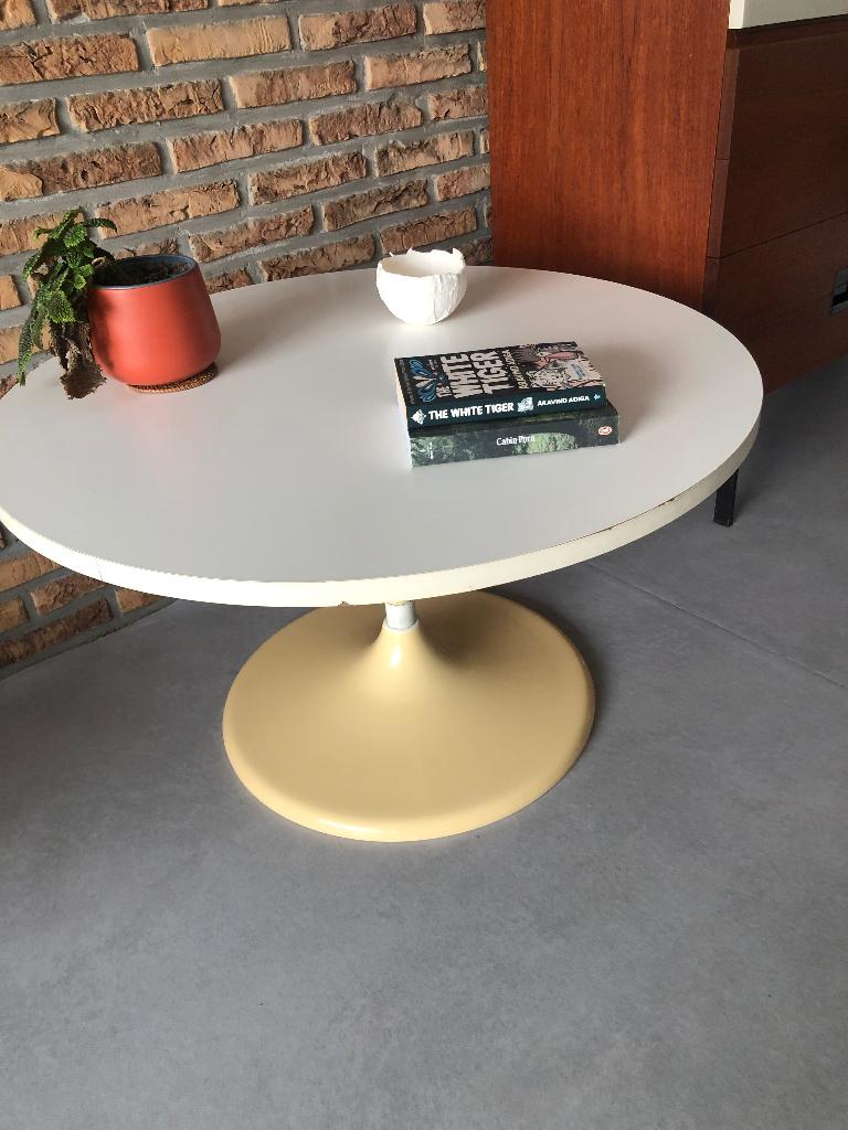 Belle table basse ronde vintage du milieu du siècle, Enlèvement, Utilisé, Rond