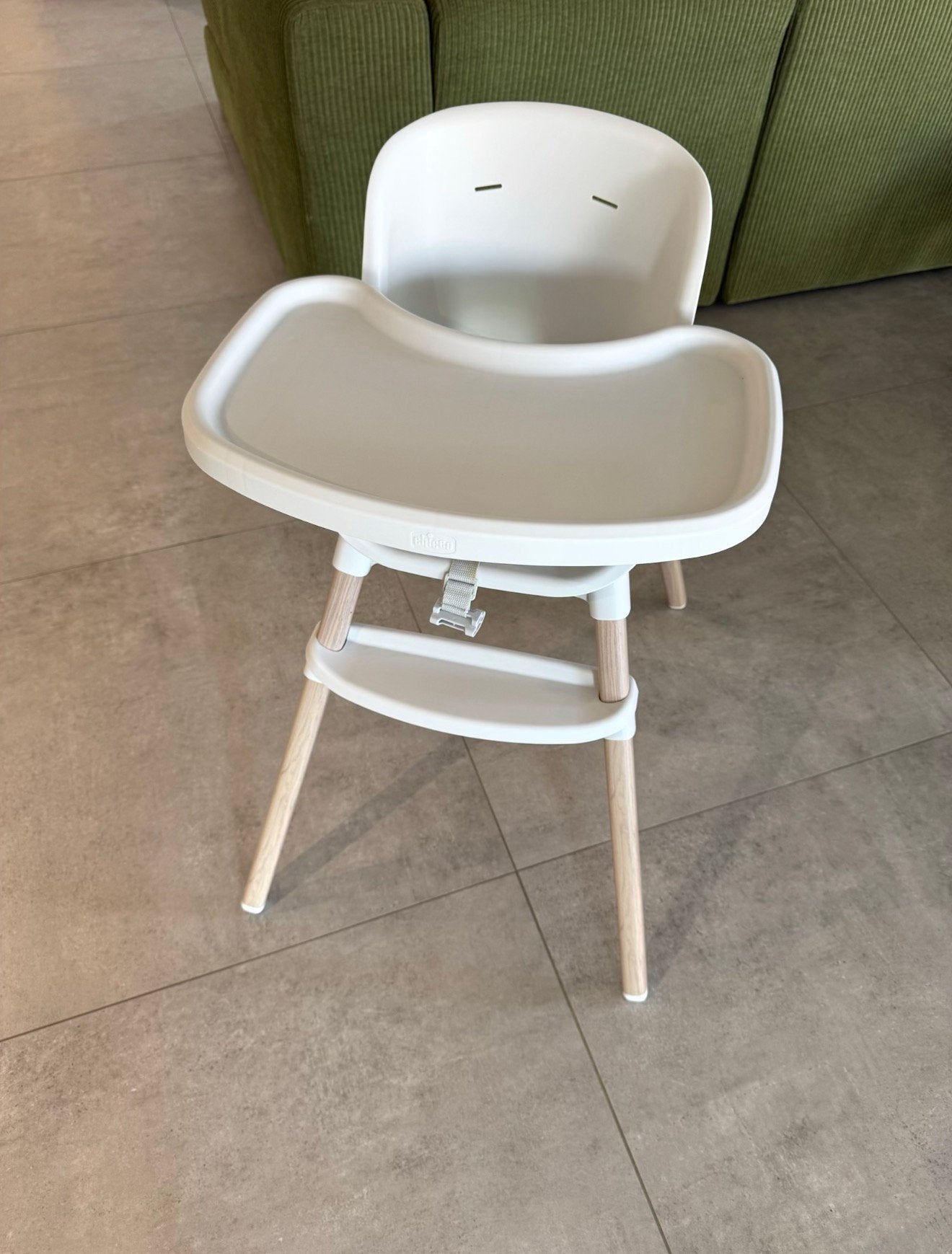 Chaise haute bébé Chicco blanche - très bon état, Enlèvement ou Envoi, Comme neuf, Plateau amovible
