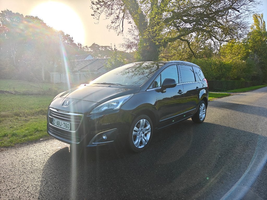 Peugeot 5008 // 2014 // 1.6HDI // 7 plaatsen // 173000km, Auto's, Euro 5, Monovolume, Zwart, Adaptive Cruise Control