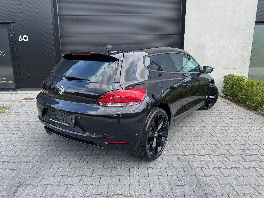 Volkswagen Scirocco 2.0 TDI 136 pk, Auto's, Volkswagen, 4 zetels, Zwart, 4 cilinders, Parkeersensor