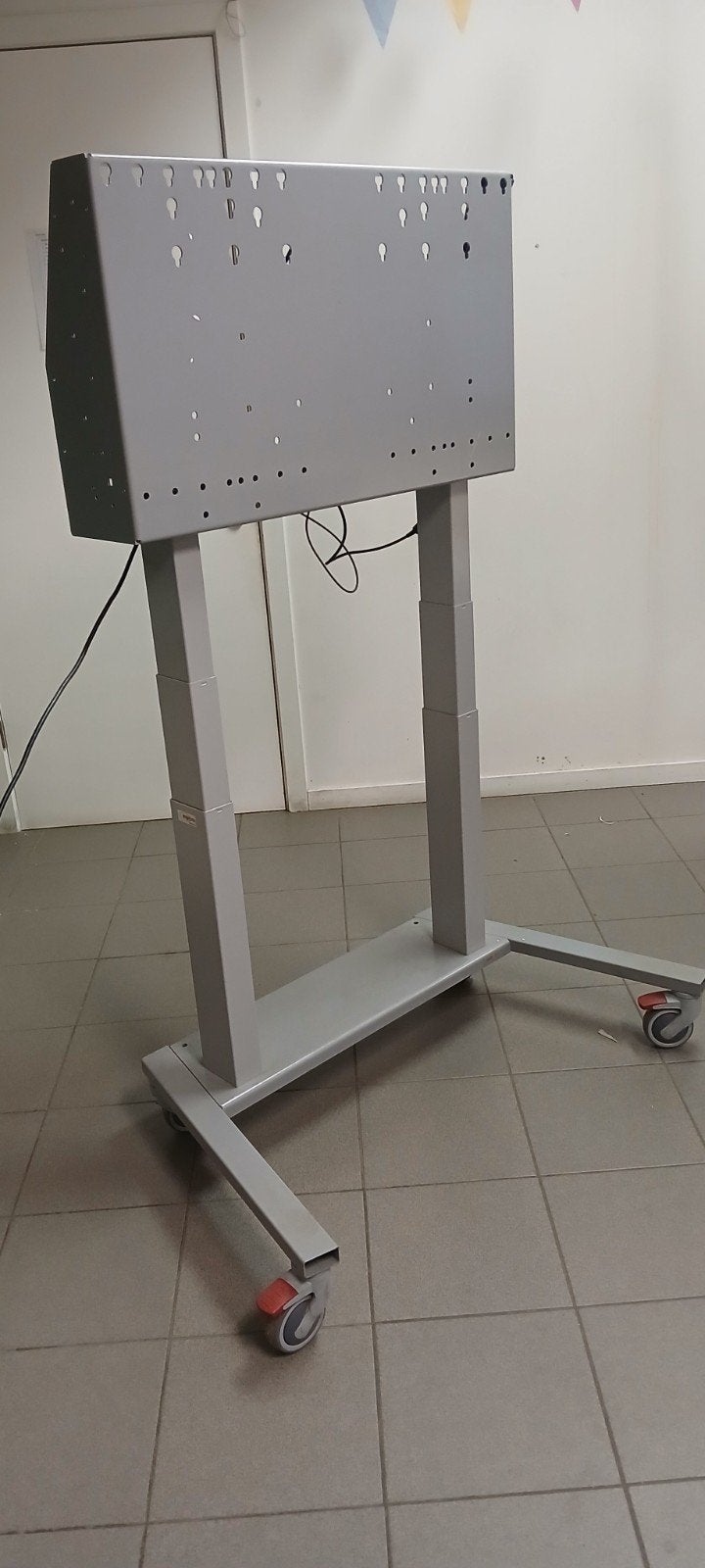 Mobiele TV lift - 100kg draagkracht, Ophalen