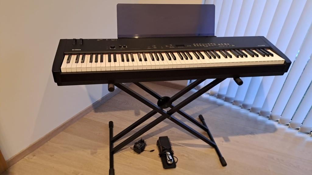 Yamaha CP 33 pianopodium, Muziek en Instrumenten, Keyboards, Zo goed als nieuw, Yamaha, Aanslaggevoelig, Met standaard, Ophalen