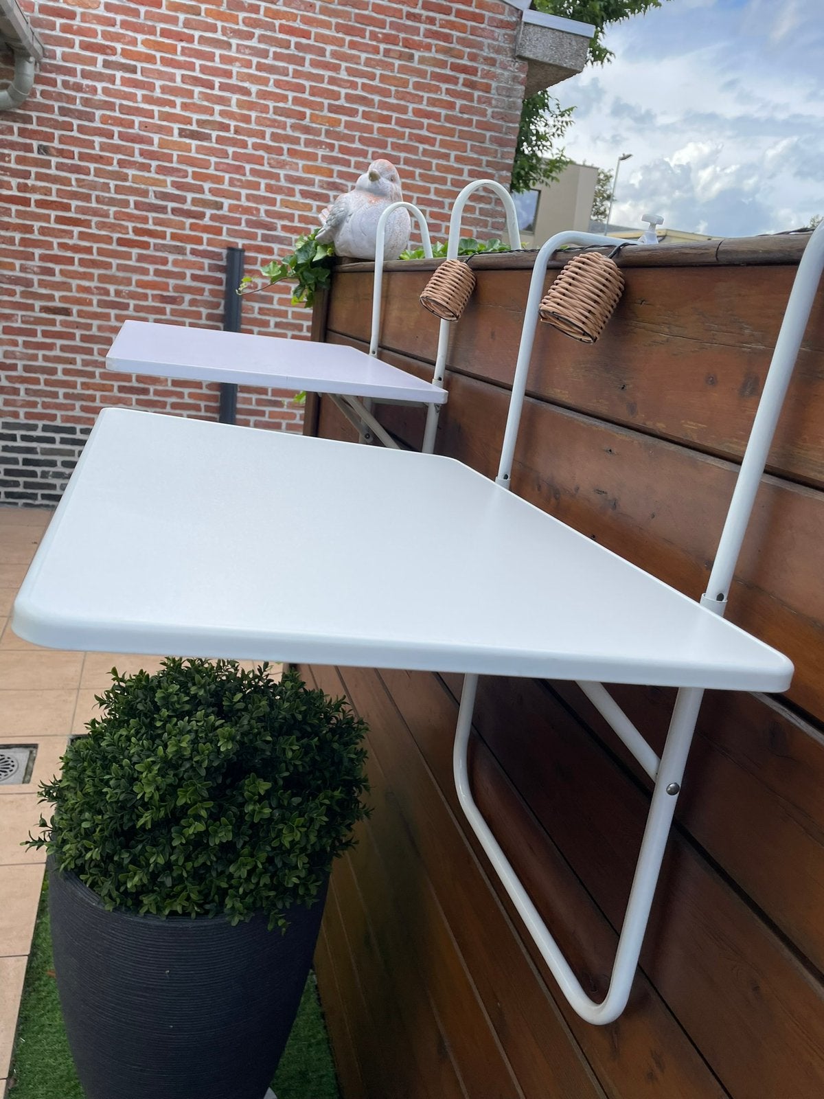 Twee tuin hang  terras tafels, Ophalen, Zo goed als nieuw