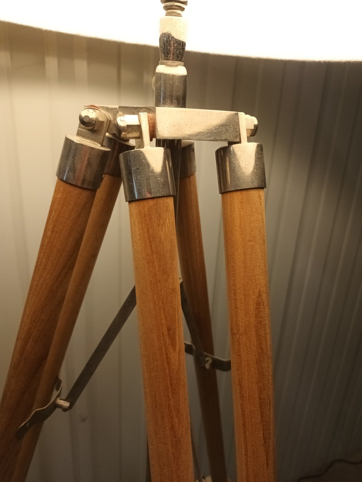 Houten driepoot pekkel vloerlamp, Enlèvement, ###, ###, ###