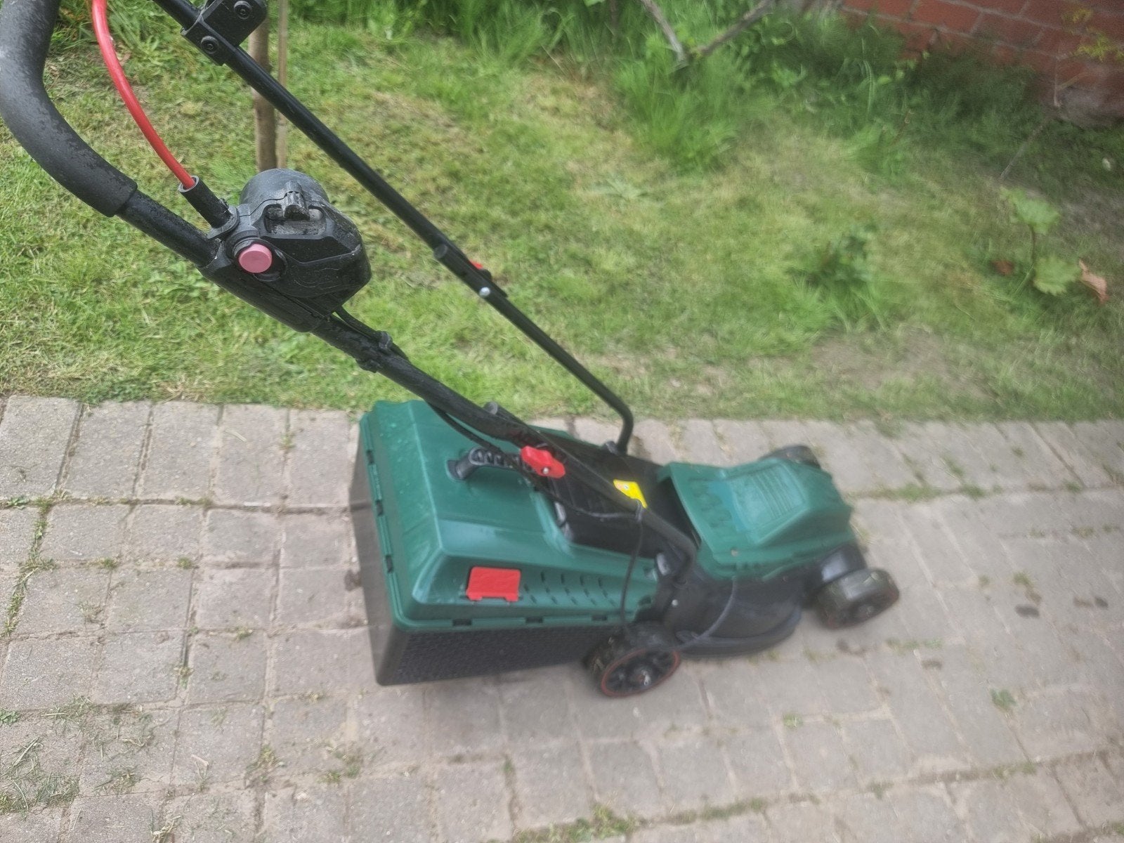 Elec Grasmaaier 32cm breed In goede staat!, Ophalen