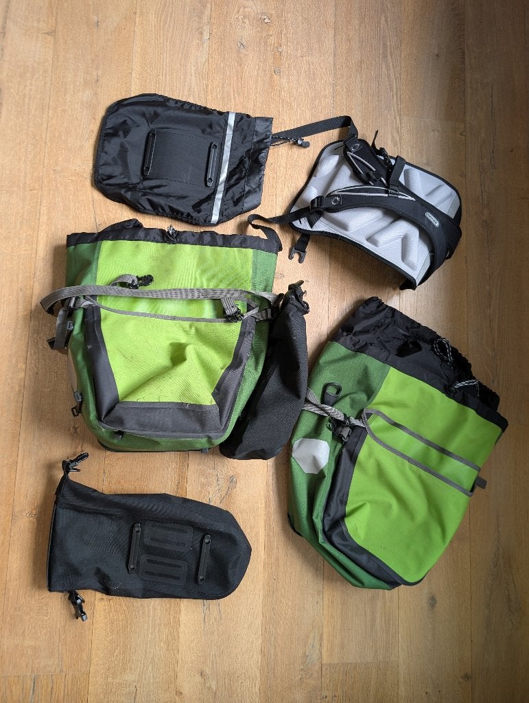Ortlieb fietstassen — 2 achtertassen (groen) + buitenzakken, Vélos & Vélomoteurs, Accessoires vélo | Sacoches, Enlèvement