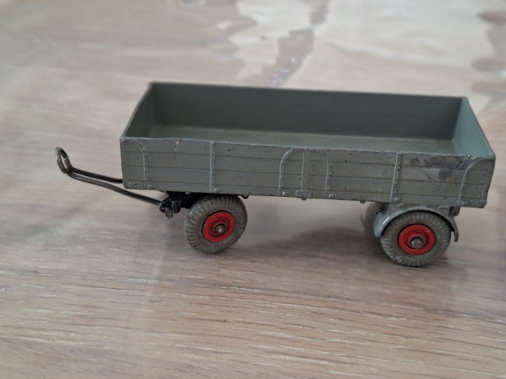 Dinky Toys 25R / 428 – Four‑Wheel Trailer, Hobby en Vrije tijd, Ophalen of Verzenden, Gebruikt, Tractor of Landbouw, Dinky Toys