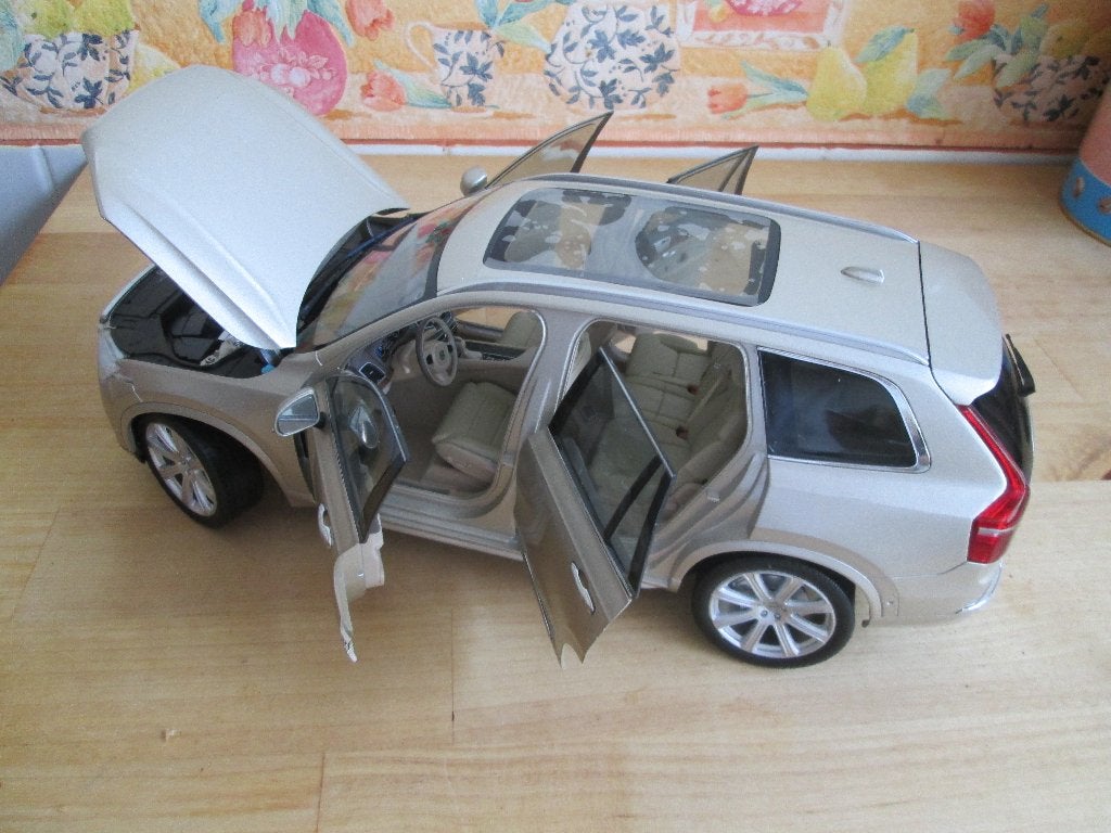 Motor City Classics 1:18 Volvo XC90 II Luminous Sand Metalli, Enlèvement ou Envoi, Comme neuf, Voiture, Autres marques