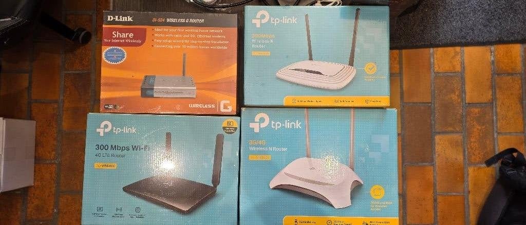 Lot de 4 Routeurs Tplink et Dlink dont 2 modèles 4G, Informatique & Logiciels, Routeurs & Modems, Enlèvement, Neuf