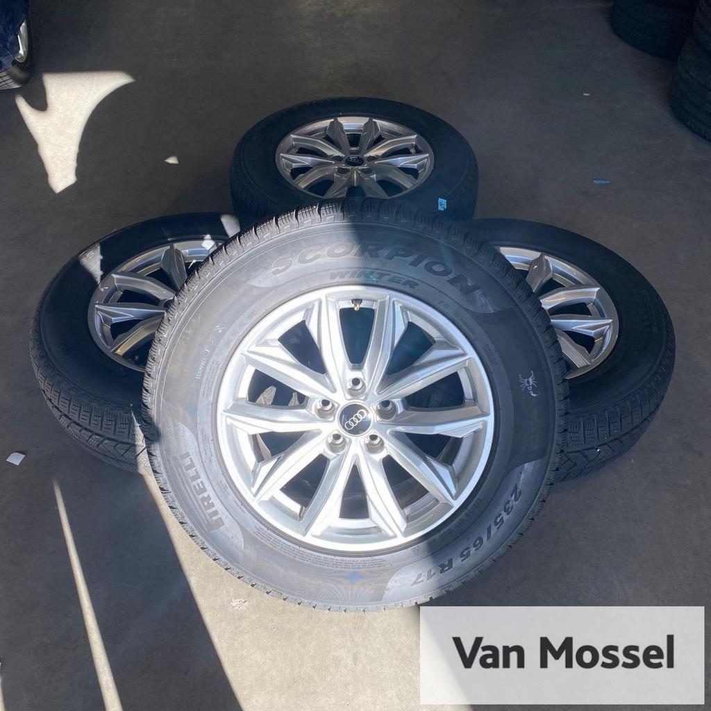 Audi Q5 Pirelli Scorpion Winter 235/65/R17 104H, Gebruikt, -, -, Banden en Velgen