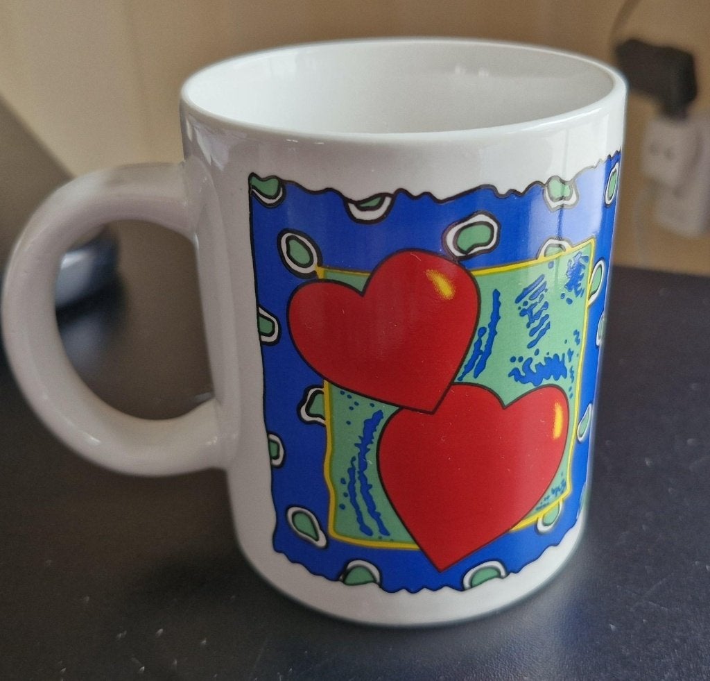 Tasse à café - cœurs imprimés - hauteur 9,5 cm - NEUVE, Envoi, Neuf