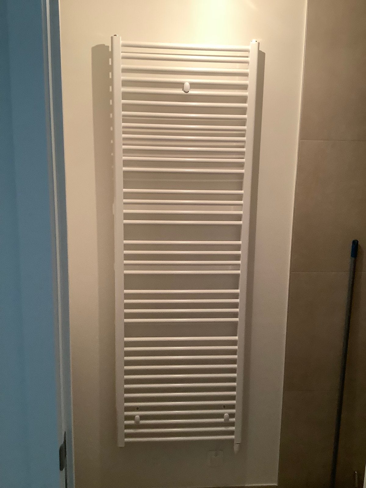 Elektriche handoek radiator nieuw in de doos, Doe-het-zelf en Bouw, Ophalen, 30 tot 80 cm, Radiator, Nieuw