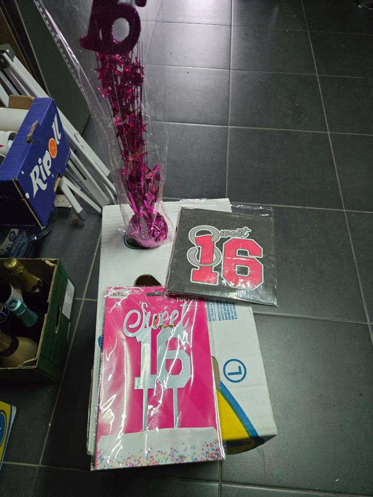 article de fête sweet 16, Enlèvement